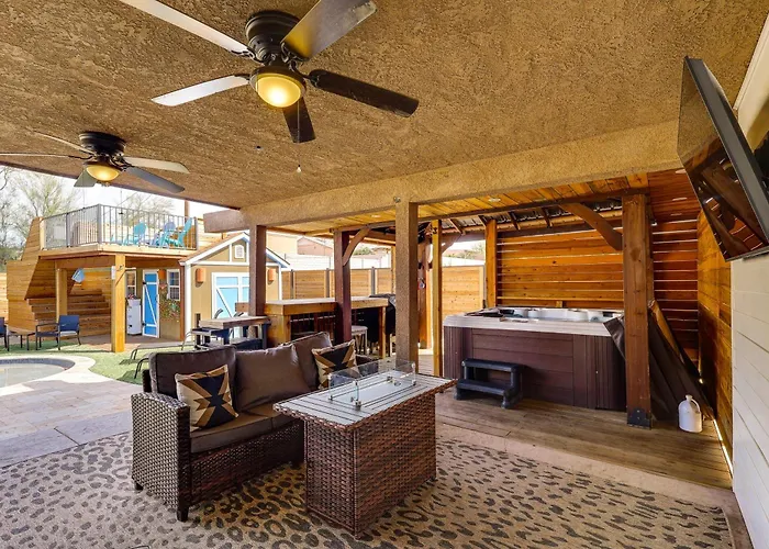 Outdoor Entertainment Area! Havasu Ferienhaus